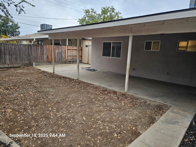 4347 W Monte Vista Ave in Visalia, CA - Building Photo - Building Photo