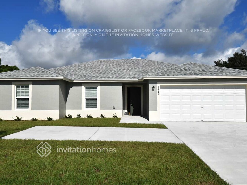 177 SW Thornhill Dr in Port St. Lucie, FL - Building Photo