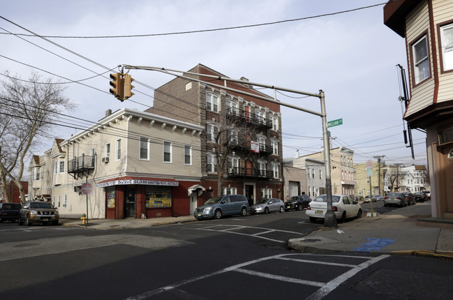 302-304 N 3rd St in Harrison, NJ - Building Photo - Building Photo