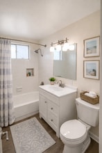 842 N Screenland Dr, Unit #C in Burbank, CA - Building Photo - Building Photo