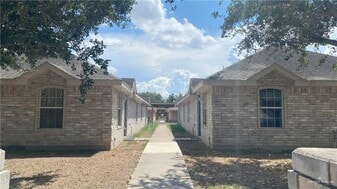 12 West Dr in Edinburg, TX - Building Photo