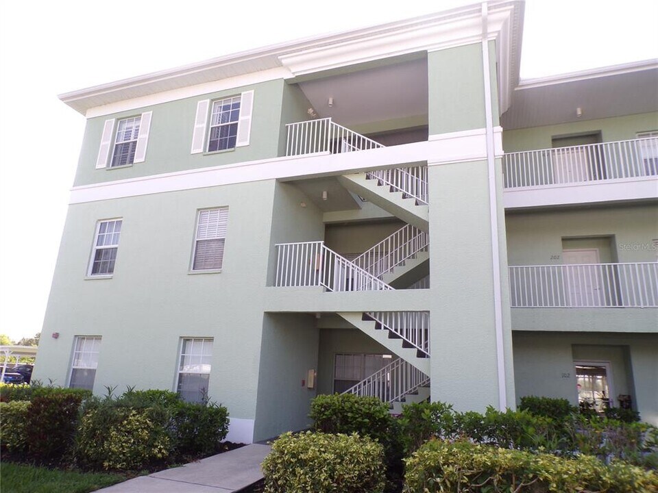 2160 Heron Lake Dr in Port Charlotte, FL - Building Photo