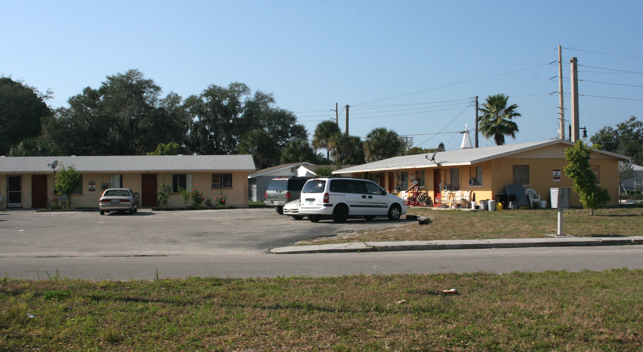 908 6th Street Ct E in Bradenton, FL - Building Photo