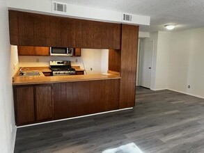 4th St. Apartments in Palmdale, CA - Foto de edificio - Building Photo