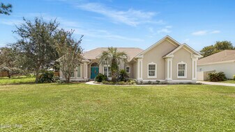 121 Downing St in Panama City Beach, FL - Building Photo