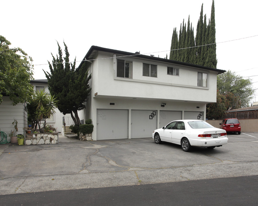 4455 Bakman Ave in Studio City, CA - Foto de edificio