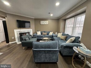 12103 Salemtown Dr in Woodbridge, VA - Building Photo - Building Photo