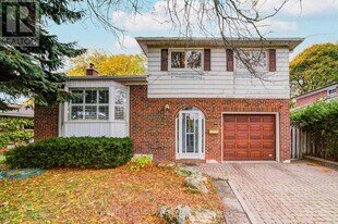 52 Deepdale Dr in Toronto, ON - Building Photo
