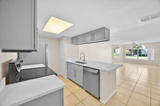 2035 Royal Bay Blvd in Kissimmee, FL - Building Photo - Building Photo
