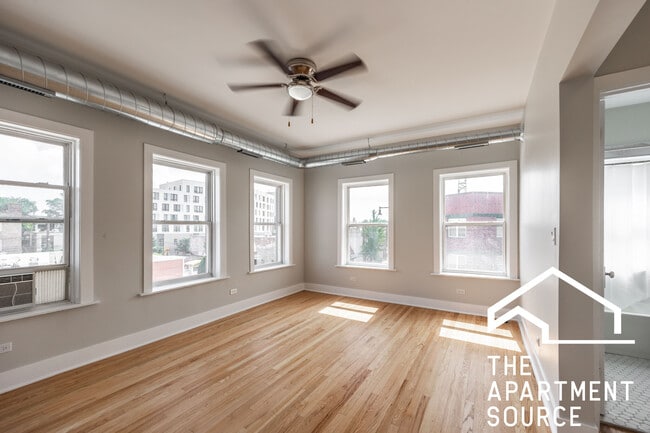 2712 N Milwaukee Ave in Chicago, IL - Building Photo - Building Photo