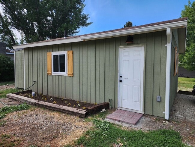 property at 516 E Ash St