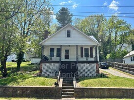 210 Biltmore St in Staunton, VA - Building Photo