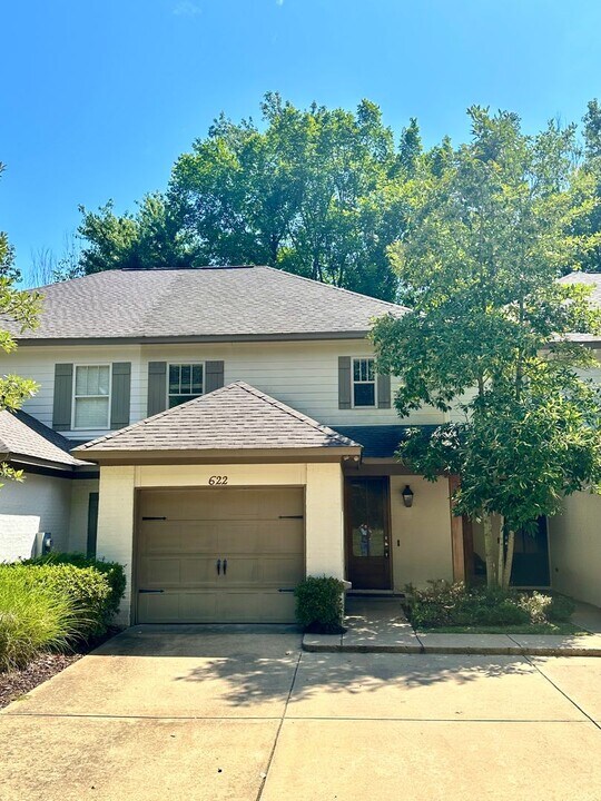 622 Braeburn Ct in Flowood, MS - Foto de edificio