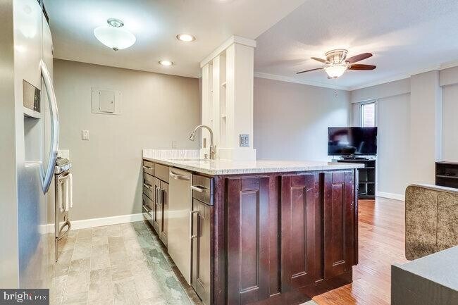 1300 Army Navy Dr in Arlington, VA - Building Photo - Building Photo