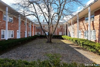 44 Garden St in Farmington, CT - Building Photo - Building Photo