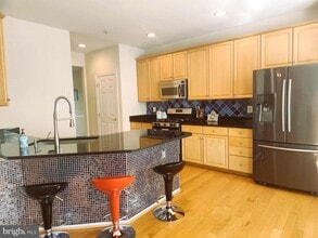 917 Crestfield Dr in Rockville, MD - Foto de edificio - Building Photo