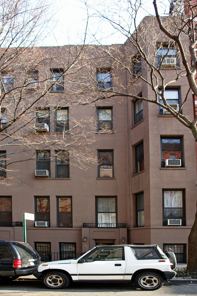 103 W 69th St in New York, NY - Building Photo - Building Photo