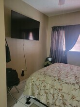 2115 SW 23rd St in Miami, FL - Foto de edificio - Building Photo
