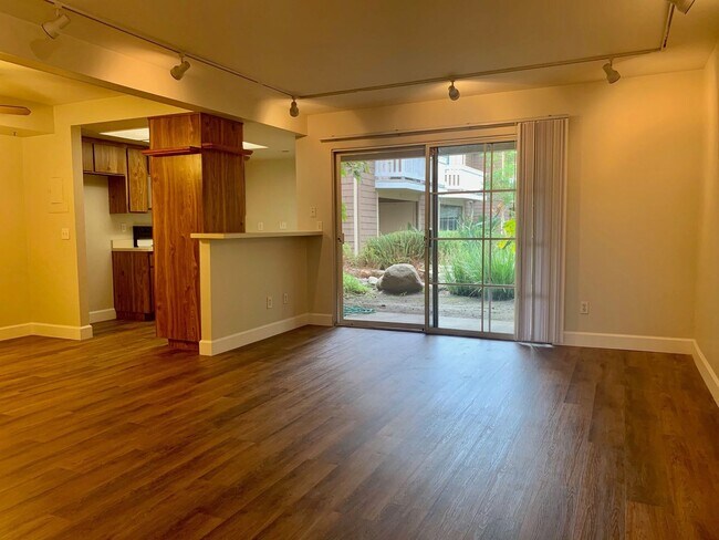 12555 Euclid St in Garden Grove, CA - Foto de edificio - Building Photo