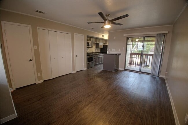 property at 1510 W N Loop Blvd