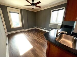 538 N Main St, Unit 516 in Hendersonville, NC - Building Photo - Building Photo