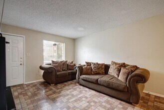 1740 Rutland Dr in Austin, TX - Building Photo - Building Photo