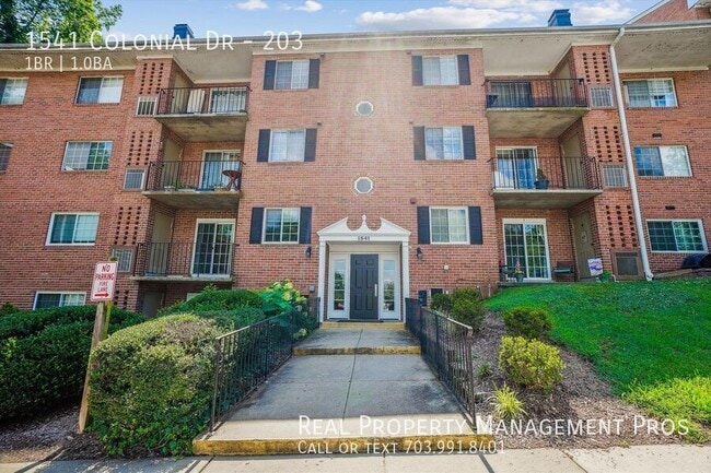 property at 1541 Colonial Dr