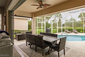 8661 Gleneagle Way in Naples, FL - Foto de edificio - Building Photo