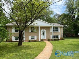 400 NW Forrest Pk Ct in Huntsville, AL - Building Photo