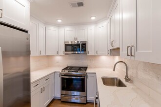 303 Maverick St, Unit 4 in Boston, MA - Building Photo - Building Photo