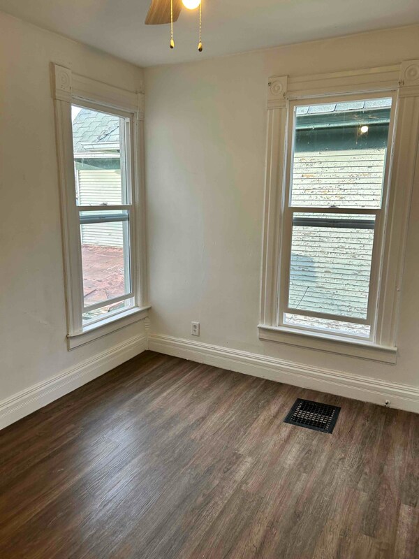 945 21st St-Unit -2 in Rock Island, IL - Building Photo - Building Photo