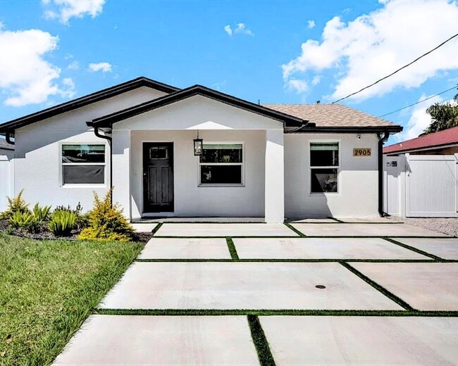 property at 2905 W Collins St
