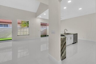 36 Monterey Pointe Dr in Palm Beach Gardens, FL - Building Photo - Building Photo