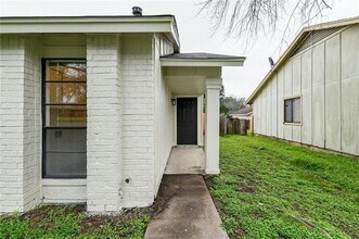 1602 W Braker Ln in Austin, TX - Foto de edificio - Building Photo