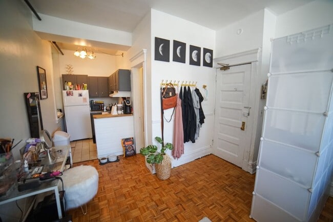 2800 N Pine Grove Ave in Chicago, IL - Building Photo - Building Photo