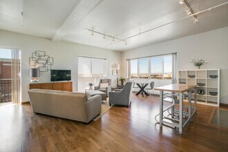 401 Central Ave NE in Albuquerque, NM - Building Photo - Building Photo