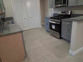 427 W Laurel St in Compton, CA - Building Photo