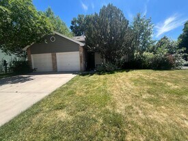2215 Sunstone Dr in Fort Collins, CO - Building Photo