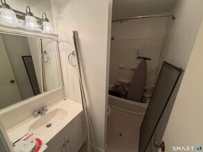 155 Cottonwood Rd in Newington, CT - Building Photo - Building Photo