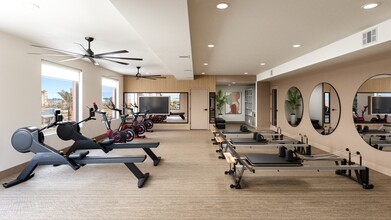Core Apartment Homes in Las Vegas, NV - Foto de edificio - Building Photo
