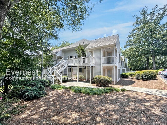 property at 804 Abingdon Way NE