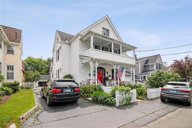 83 Beaumont St, Unit 2 in Fairfield, CT - Building Photo - Building Photo