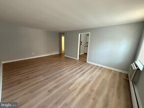 27 Wallingford Ave in Wallingford, PA - Foto de edificio - Building Photo