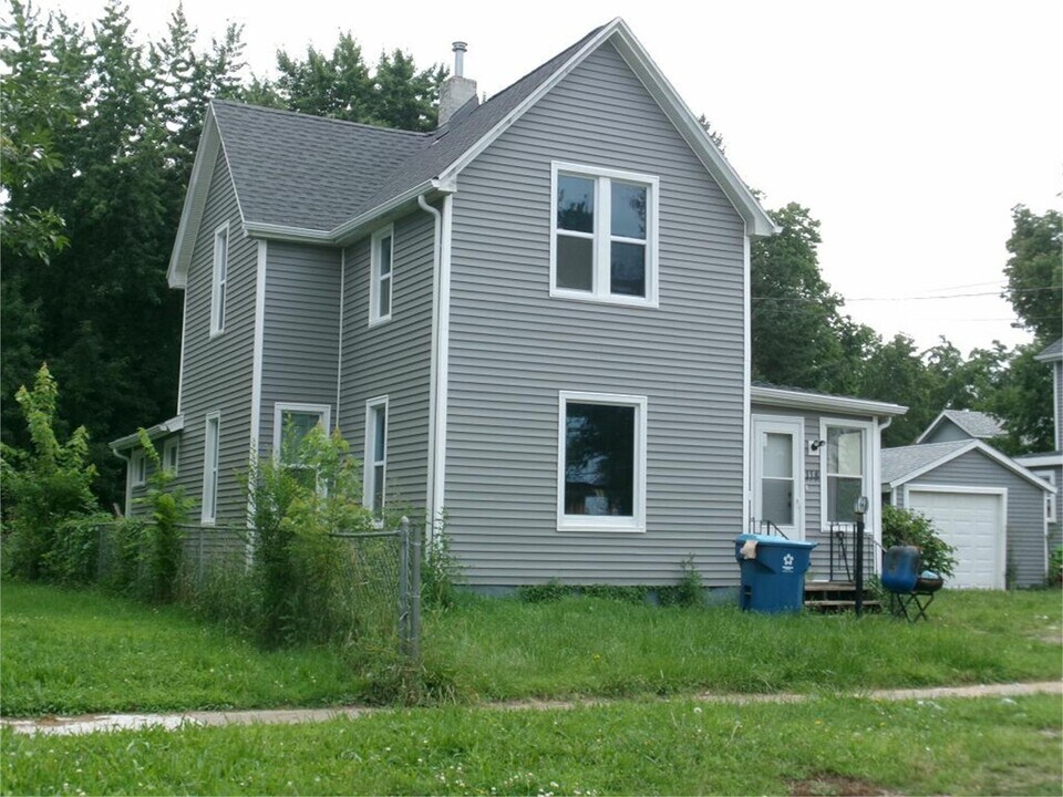 114 State St in Waterloo, IA - Building Photo