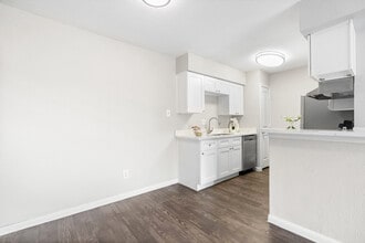 Bankside Village in Houston, TX - Building Photo - Interior Photo