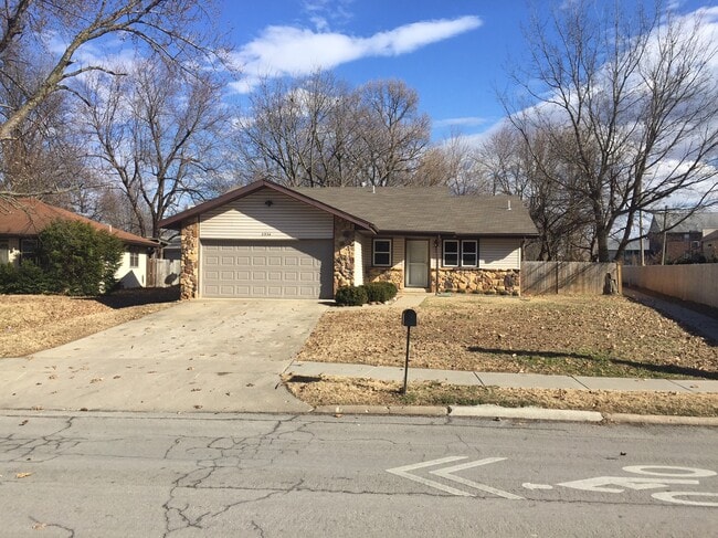 property at 2936 S Kimbrough Ave