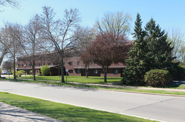 Luther Lakeside Apartments in Eau Claire, WI - Building Photo - Building Photo