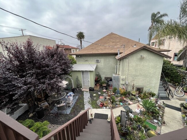 1374 W 37th Pl in Los Angeles, CA - Building Photo - Building Photo