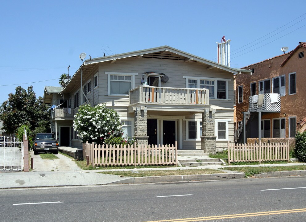 3907 S Hill St in Los Angeles, CA - Building Photo