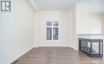 1174 Plymouth Dr in Oshawa, ON - Building Photo - Building Photo
